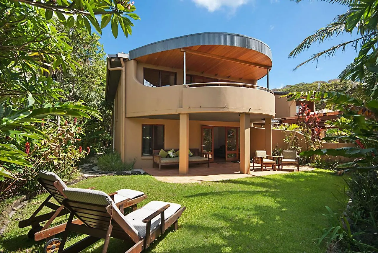 Villa Unit 2 9 Marine Parade, Wategos - Beachbound *