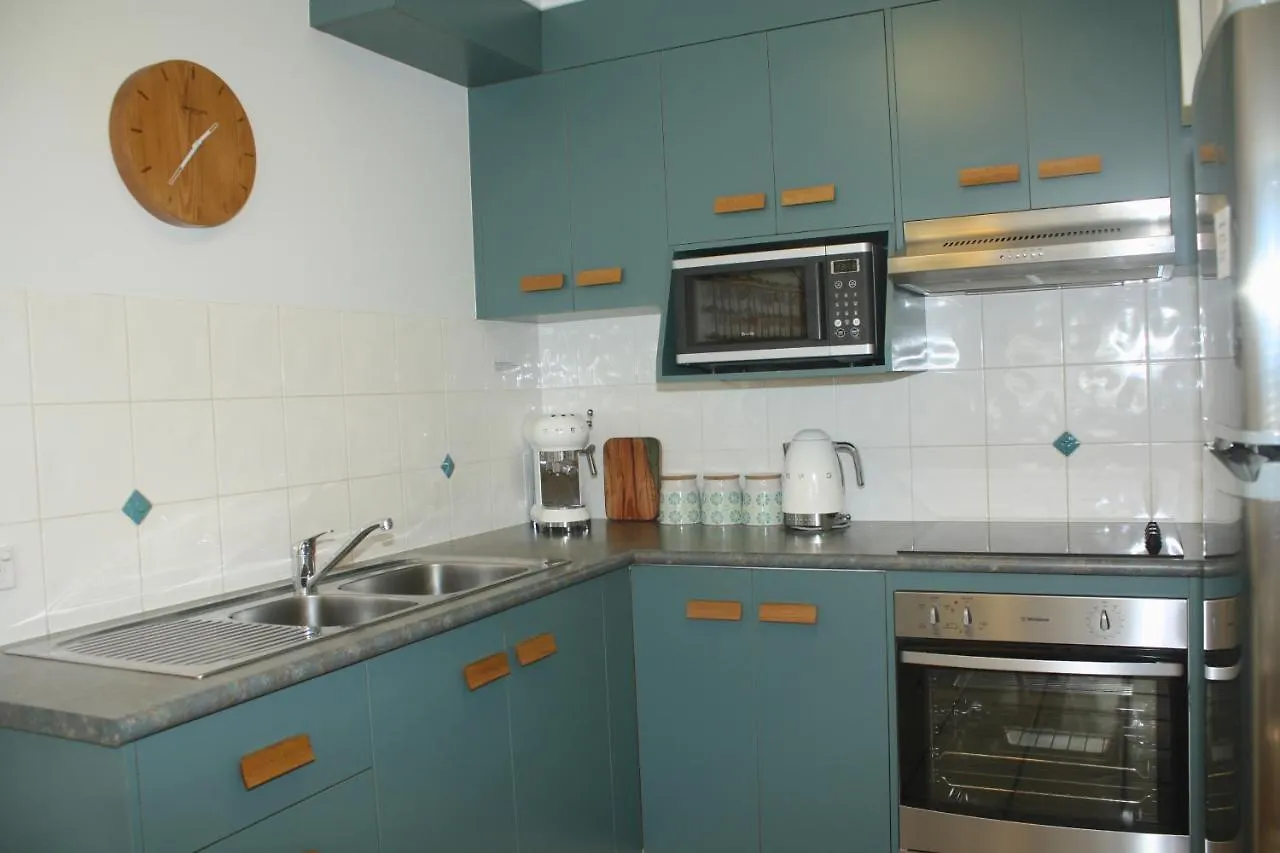 Cossies By The Sea Aparthotel 4*