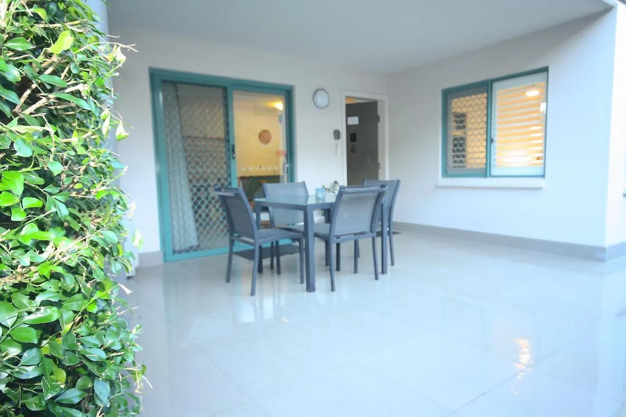 Aparthotel Cossies By The Sea 4*