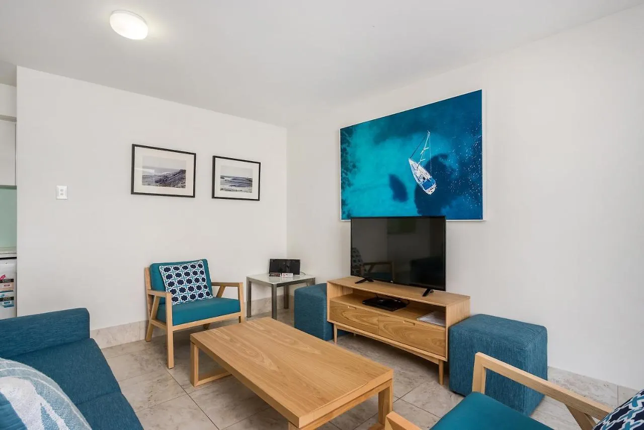 Bayview Beachfront Apartments, In Town Right On The شقة فندقية خليج بيرون