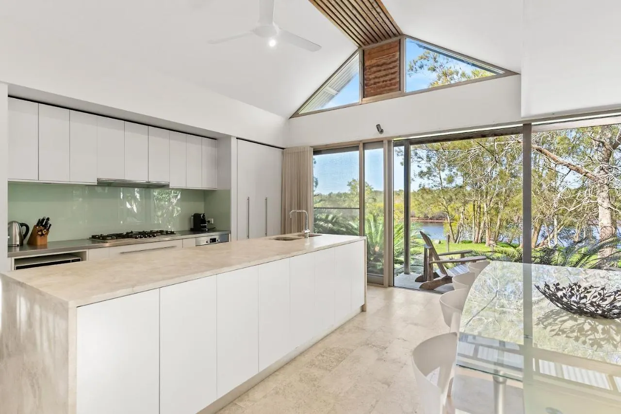 בית נופש Fuller Holidays - Belongil Pavilion House, 18a Childe St