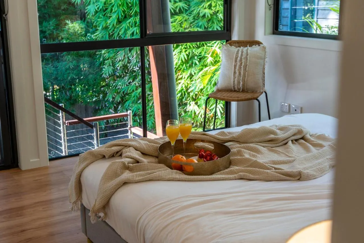 Light Filled Modern Specious Home, Pet Friendly In A Beautiful Area Of Byron Bay, Short Stroll To Town
