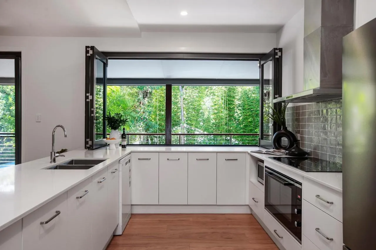 Light Filled Modern Specious Home, Pet Friendly In A Beautiful Area Of Byron Bay, Short Stroll To Town *