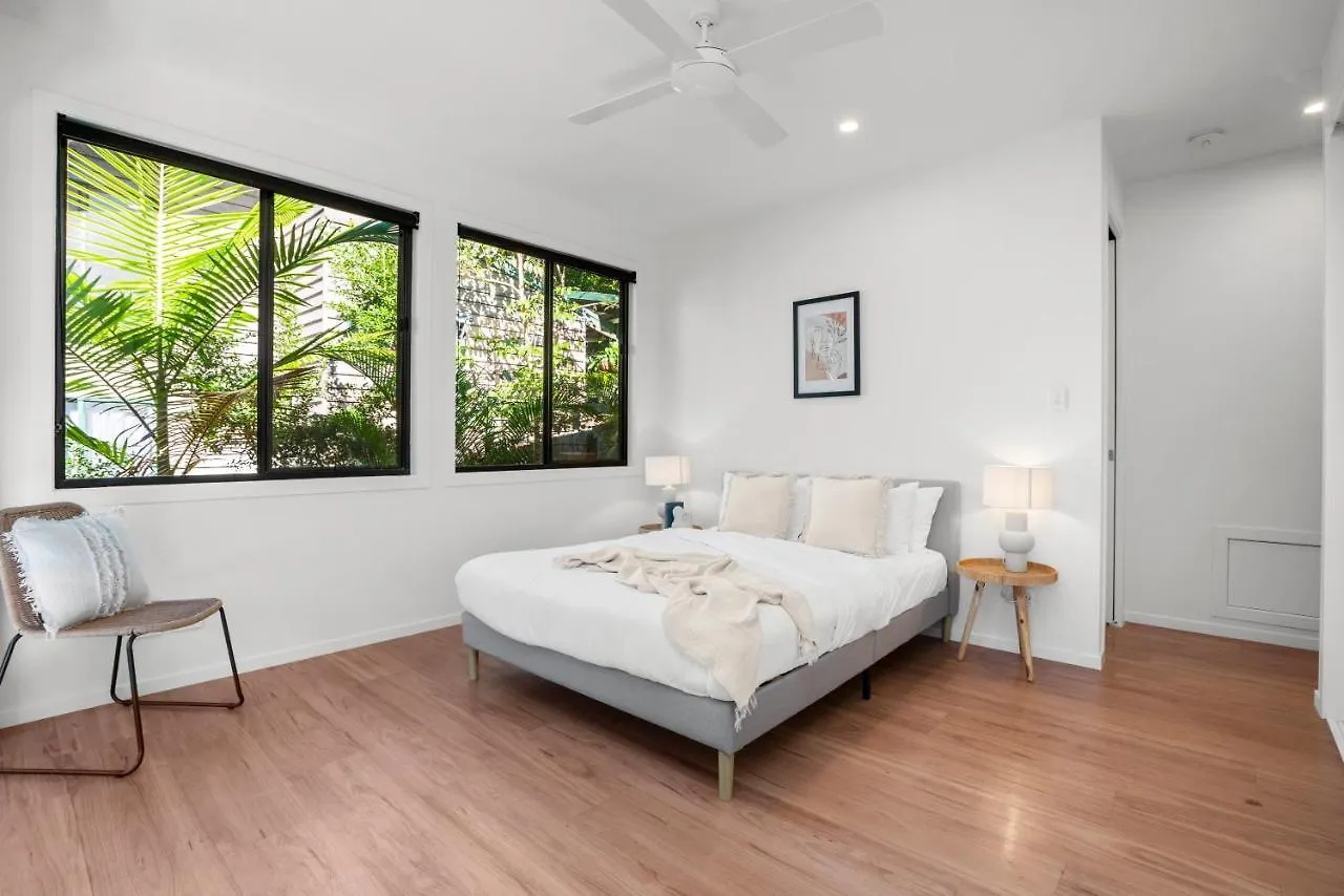 Light Filled Modern Specious Home, Pet Friendly In A Beautiful Area Of Byron Bay, Short Stroll To Town