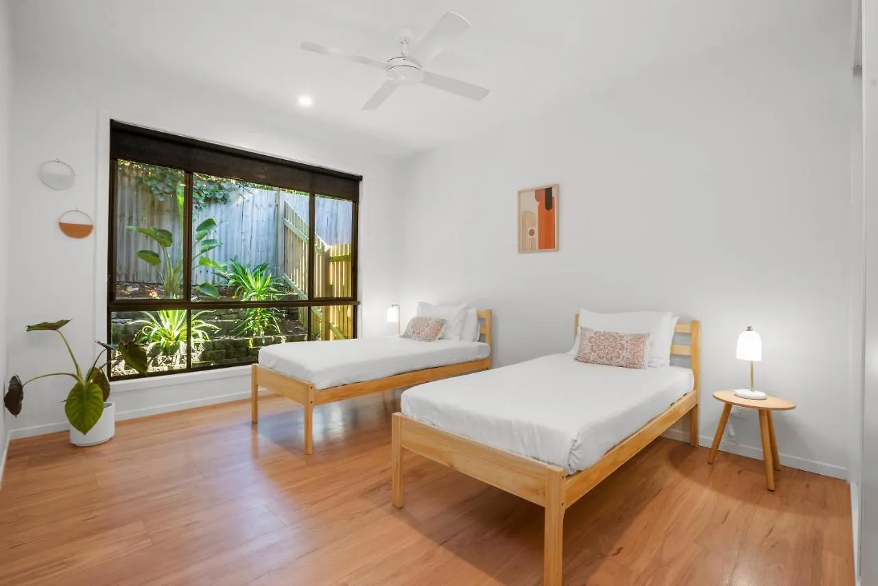 Light Filled Modern Specious Home, Pet Friendly In A Beautiful Area Of Byron Bay, Short Stroll To Town Ferienhaus Byron Bay