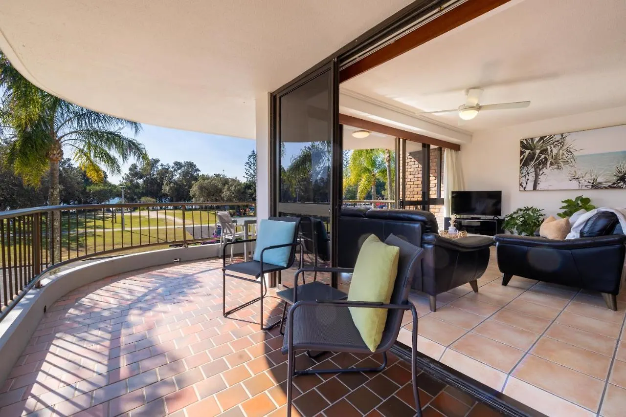 Coastal Sol -right On Clarkes Beach! Apartamento