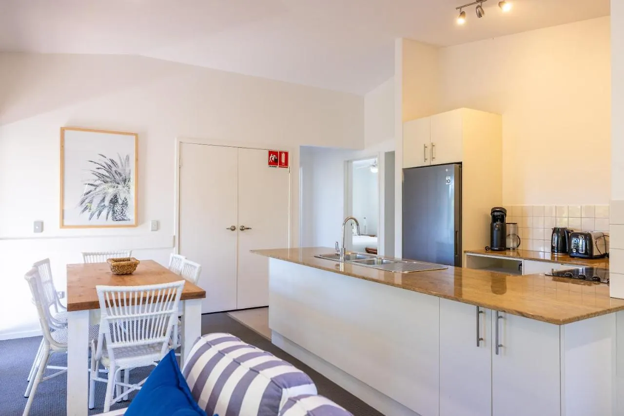 בית נופש Monterey House - Direct Access & Plunge Pool *
