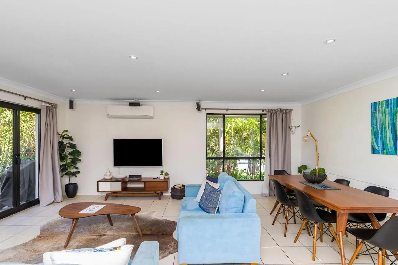 Byron At Clarkes Apartment