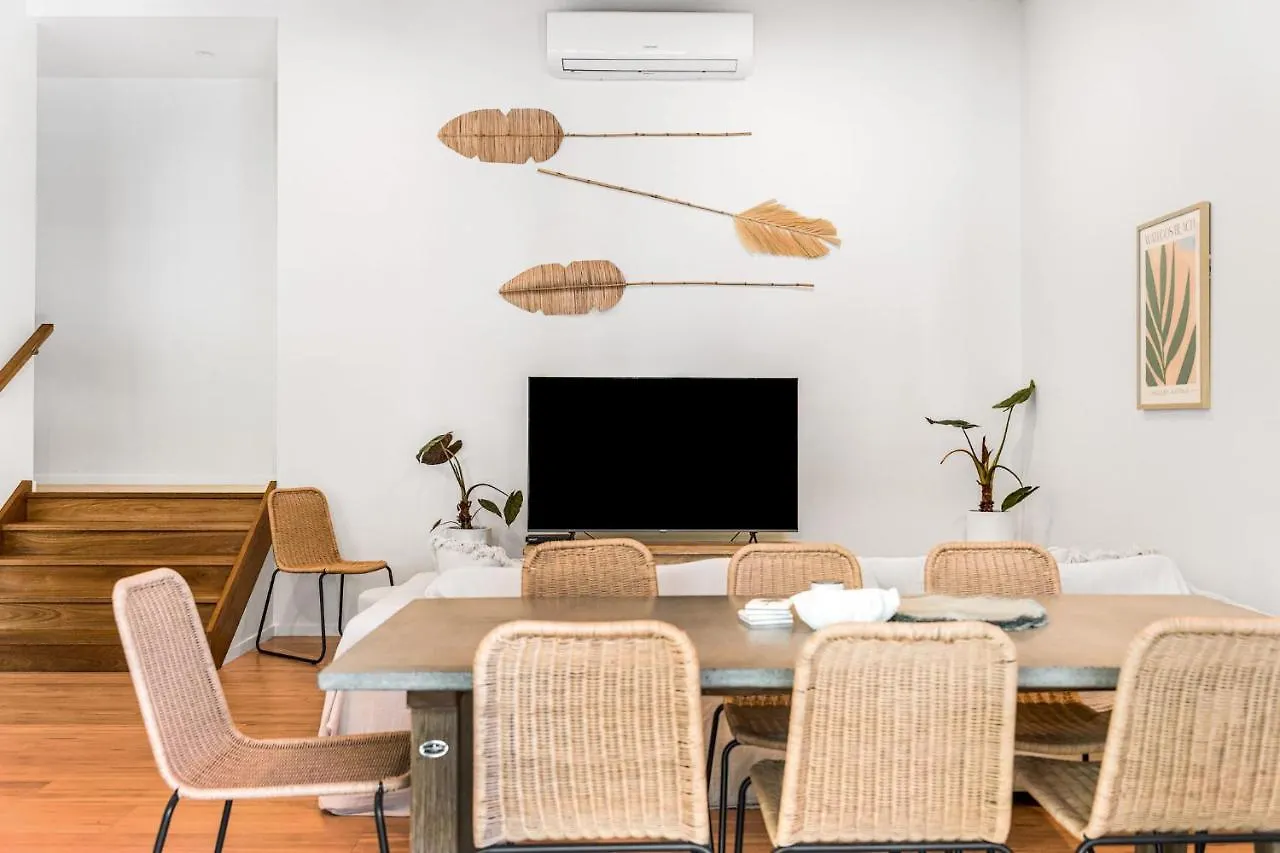 Light Filled Modern Specious Home, Pet Friendly In A Beautiful Area Of Byron Bay, Short Stroll To Town Ferienhaus Byron Bay