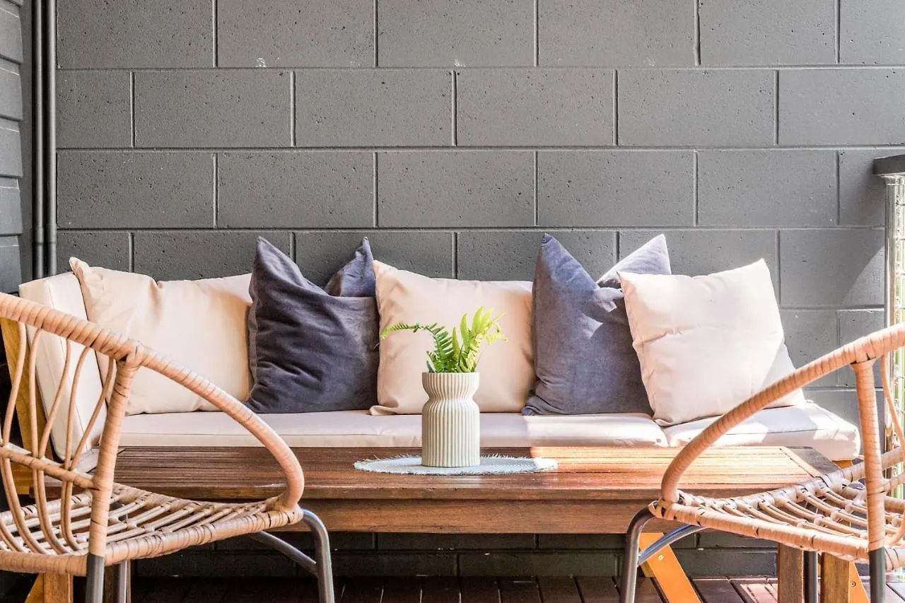 Light Filled Modern Specious Home, Pet Friendly In A Beautiful Area Of Byron Bay, Short Stroll To Town * Byron Bay
