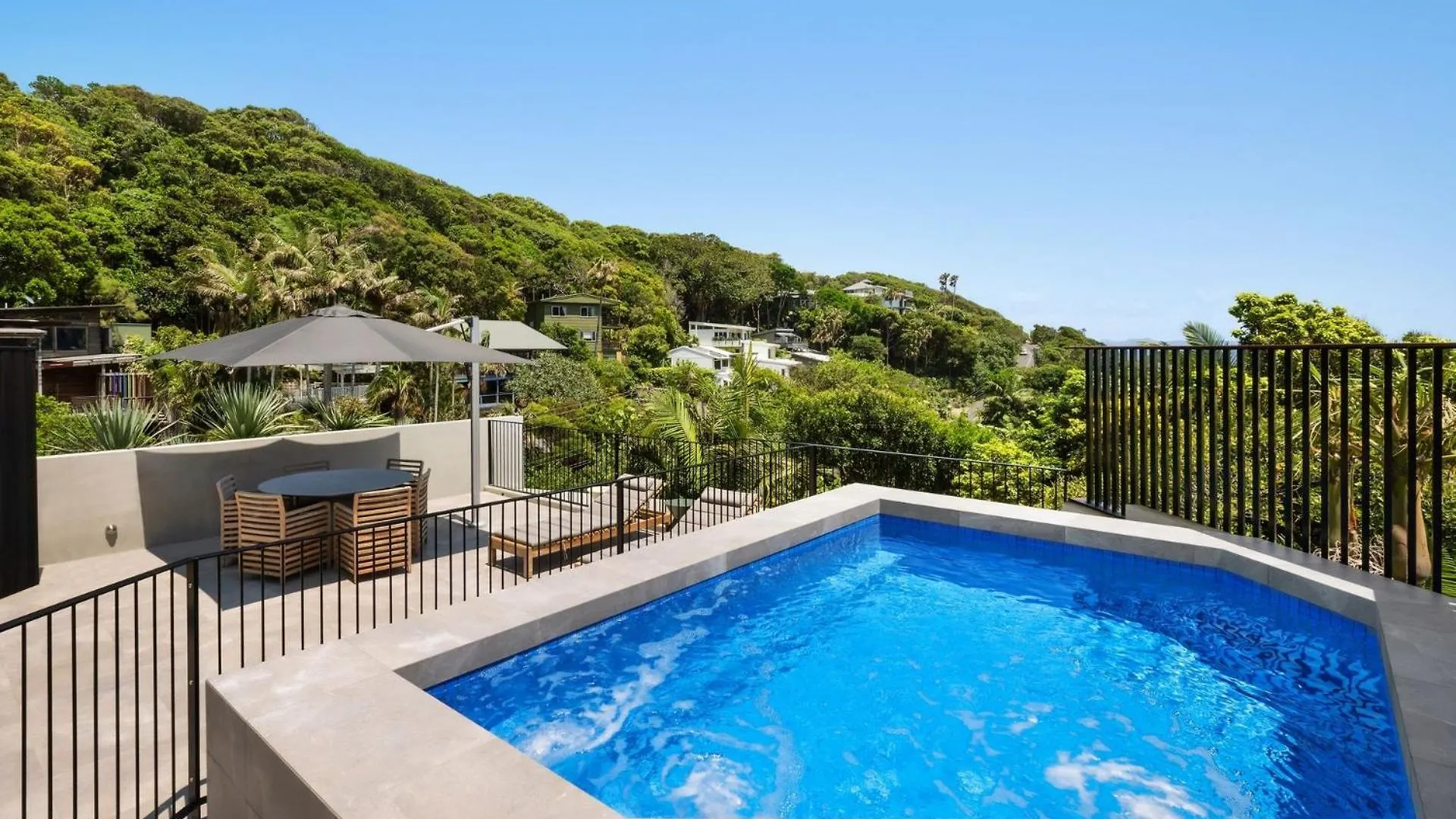 Moonrise - 4 Bedroom Designer Above Wategos * Byron Bay