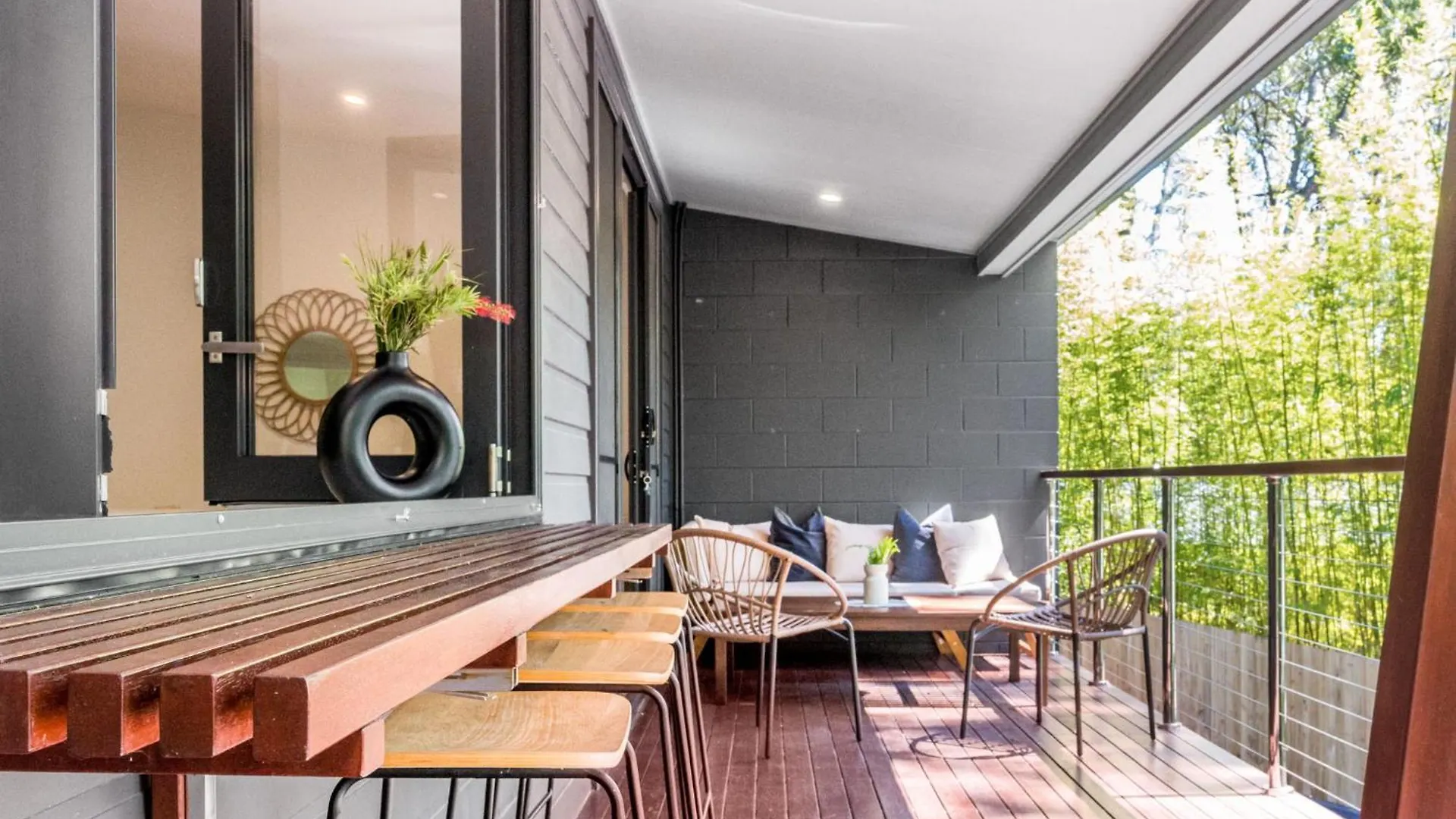 Light Filled Modern Specious Home, Pet Friendly In A Beautiful Area Of Byron Bay, Short Stroll To Town Ferienhaus