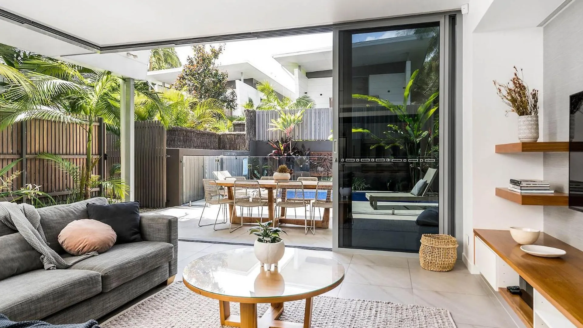 Kokos House 2 - Belongil Pad With Pool بيت للعطل