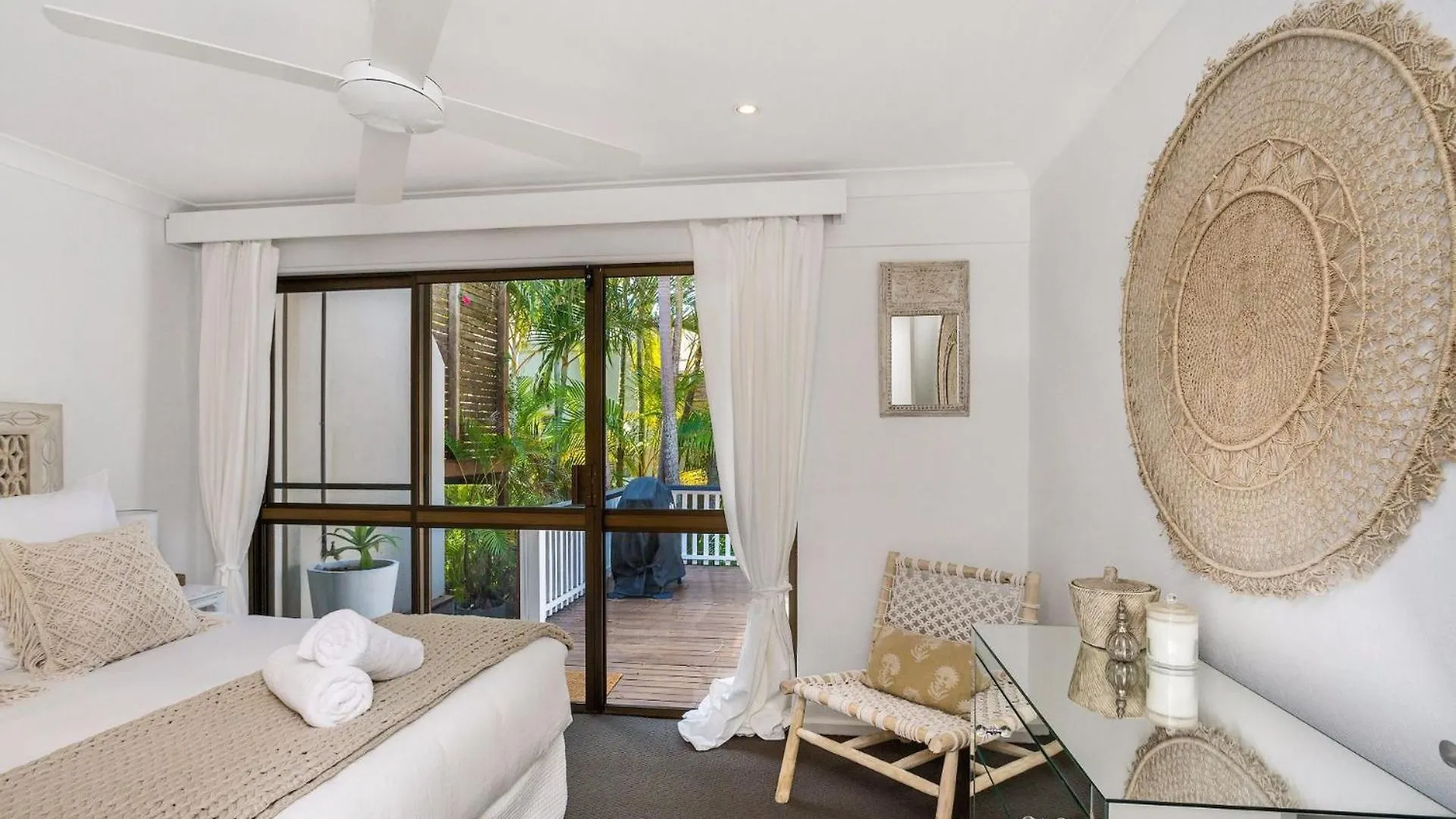 A Perfect - Banjos On Paterson * Byron Bay