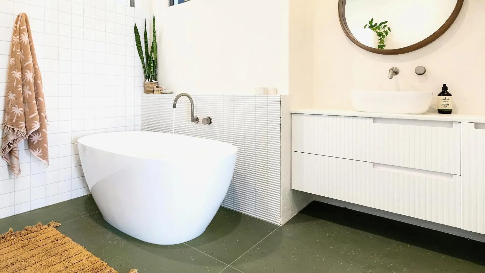 Sanctuary Spaces - Sundowner Villa Byron Bay