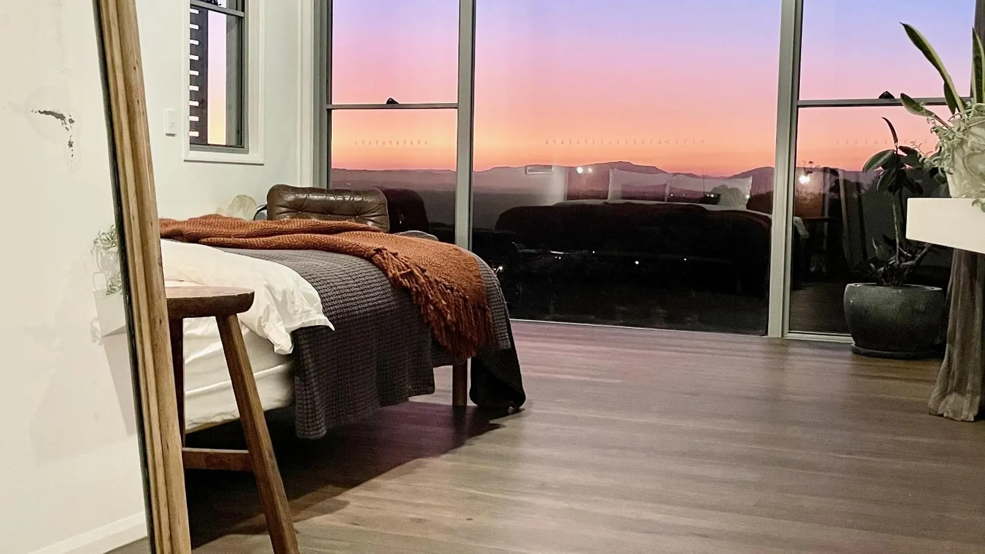 Sanctuary Spaces - Sundowner *