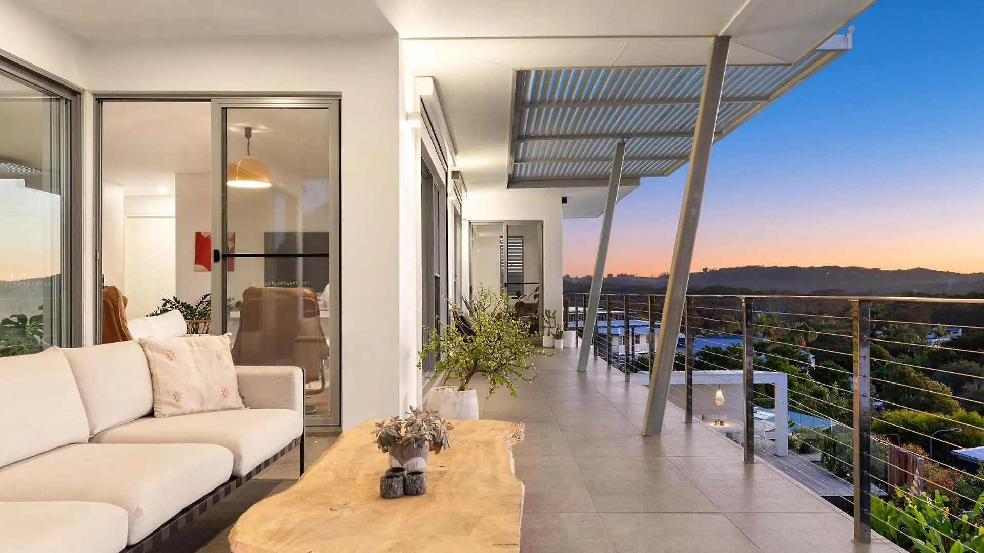 Sanctuary Spaces - Sundowner Villa Byron Bay