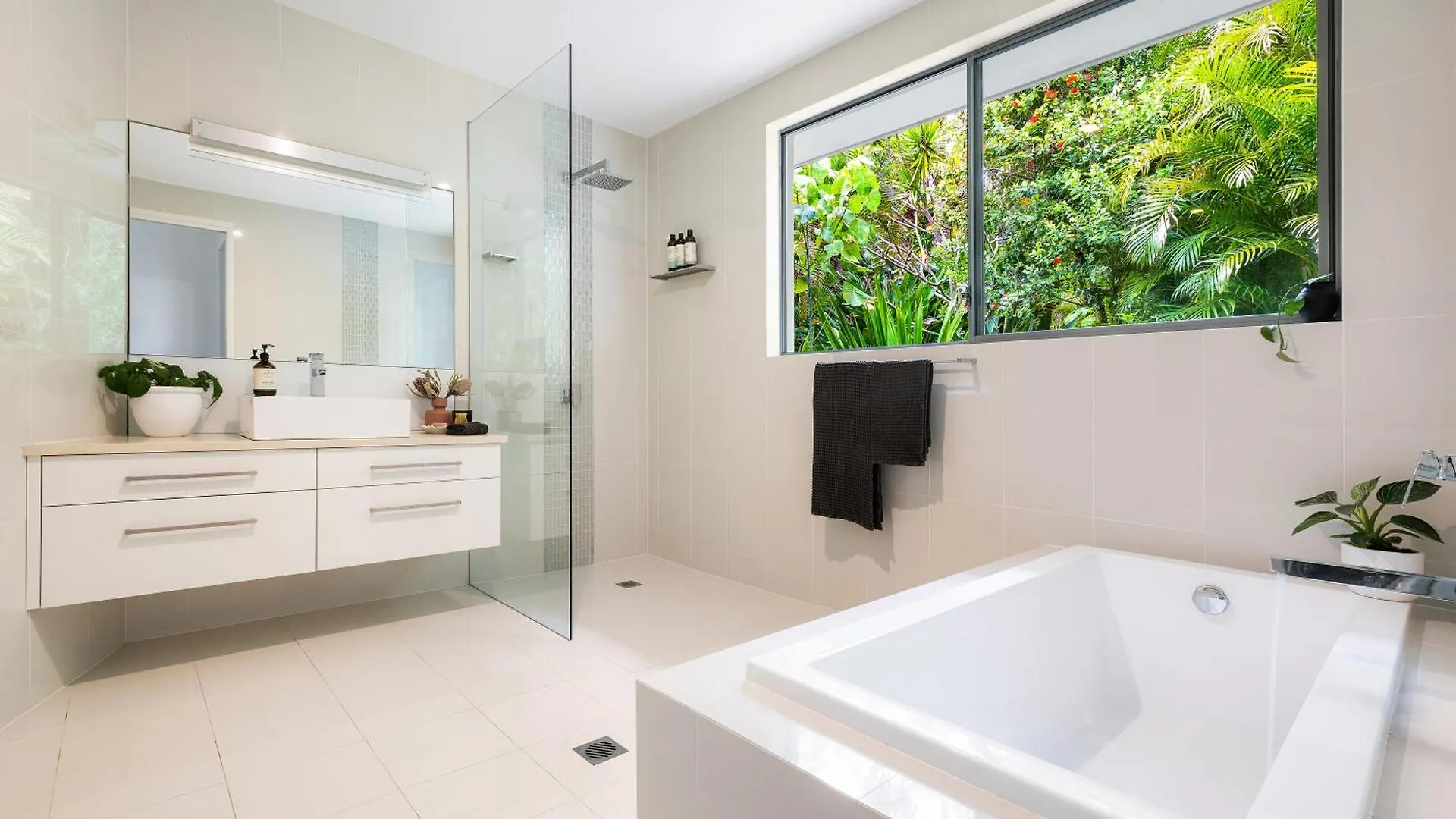 Sanctuary Spaces - Sundowner Byron Bay