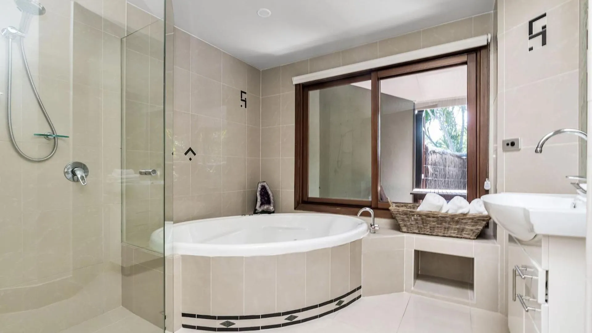 Cape Byron Retreat Estate *