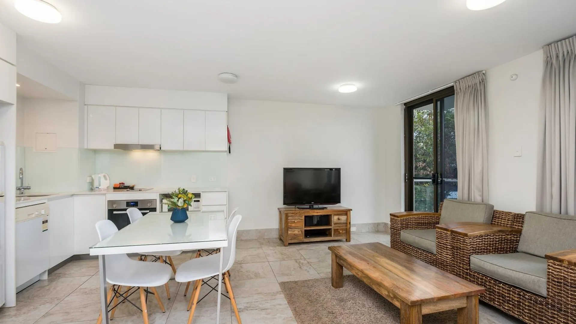 Bayview Beachfront Apartments, In Town Right On The