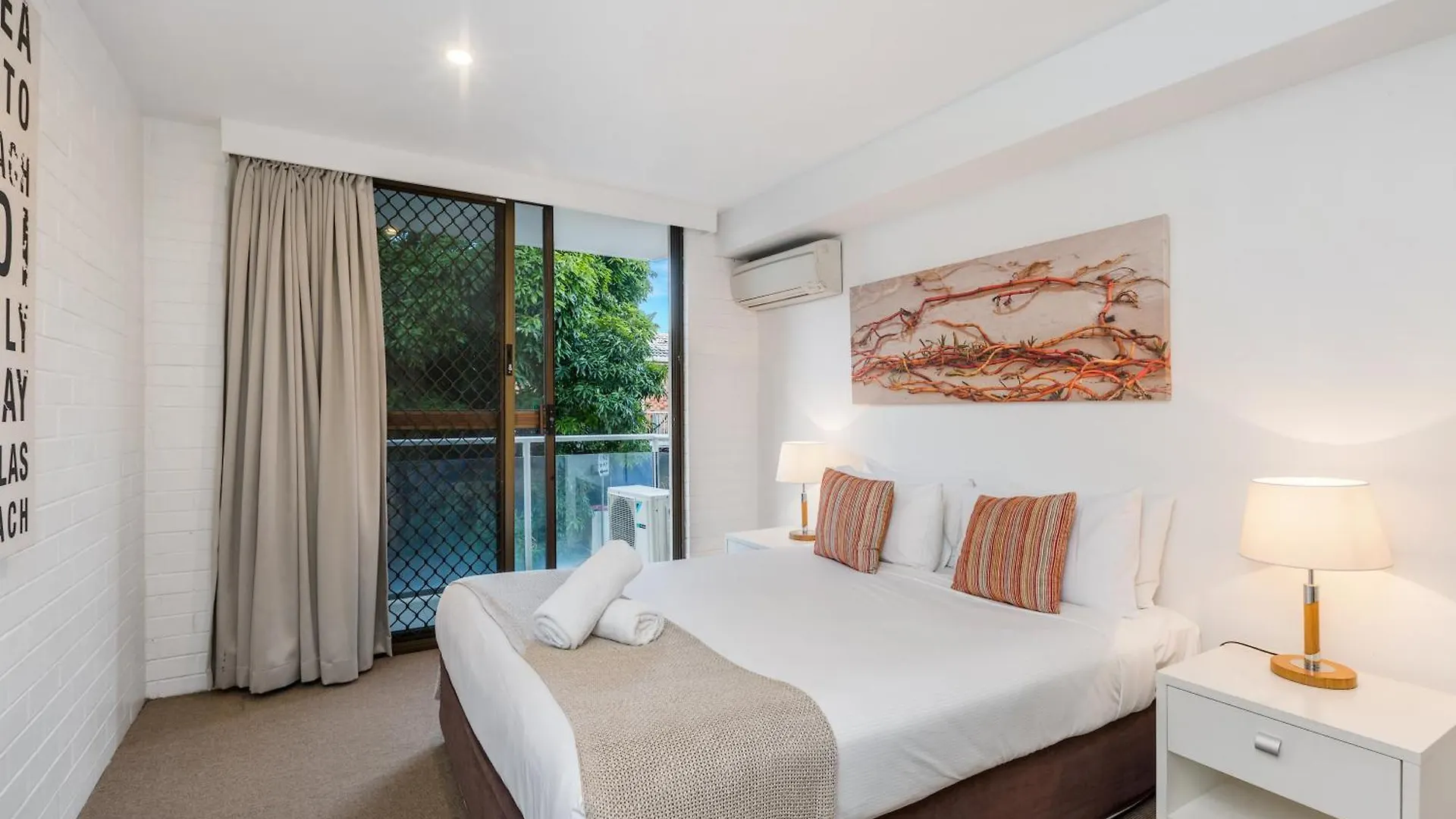 Bayview Beachfront Apartments, In Town Right On The شقة فندقية 4*