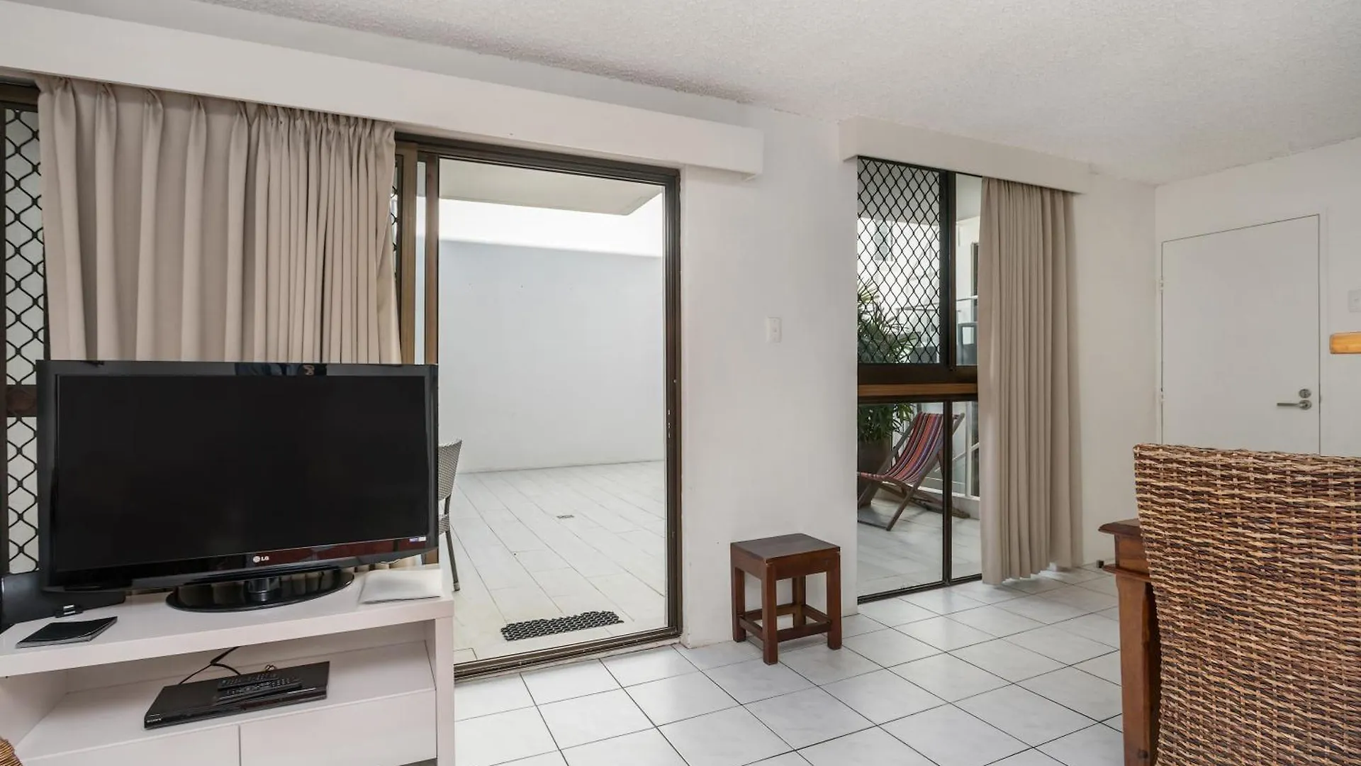 Bayview Beachfront Apartments, In Town Right On The شقة فندقية خليج بيرون