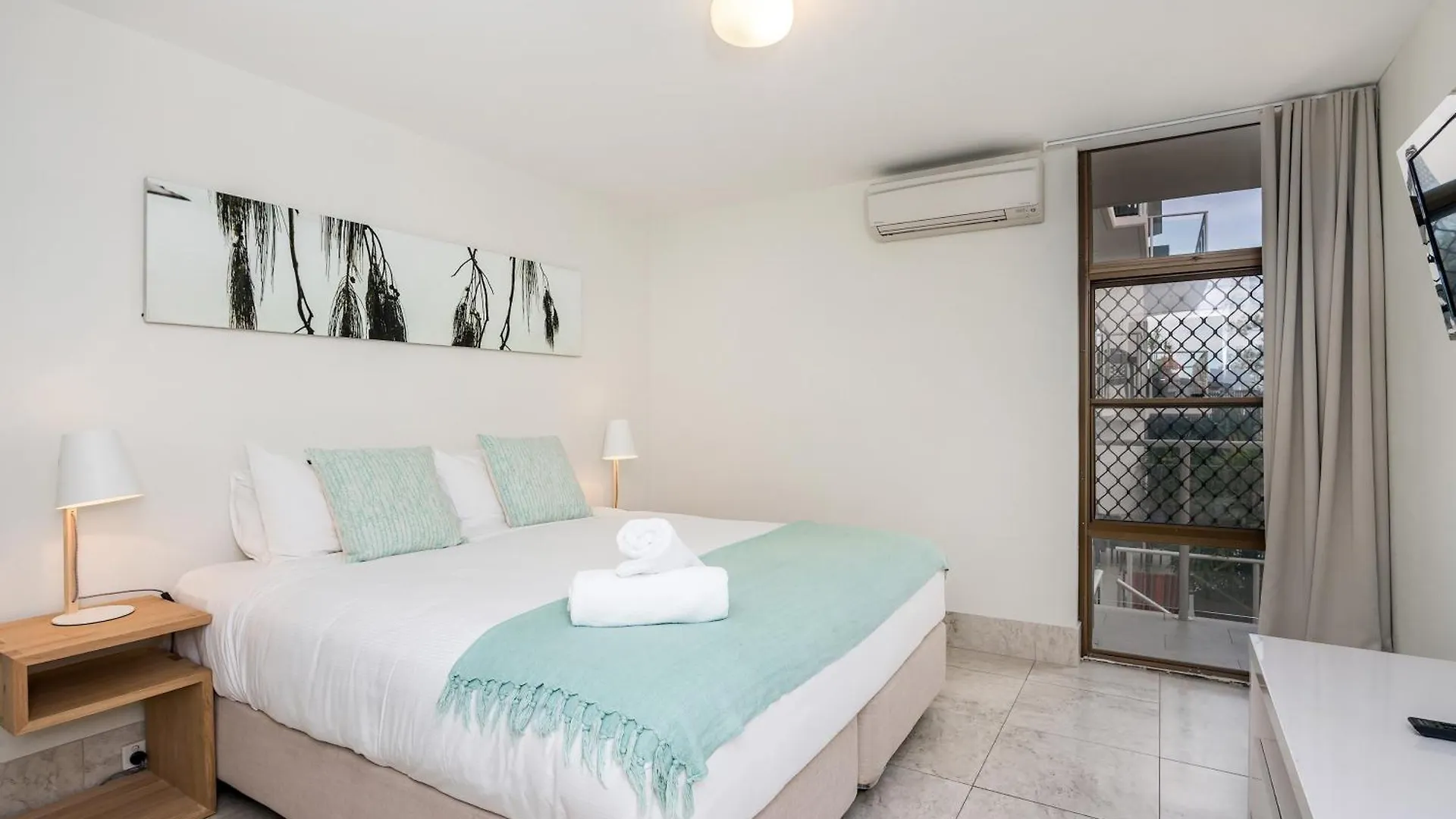 شقة فندقية Bayview Beachfront Apartments, In Town Right On The خليج بيرون
