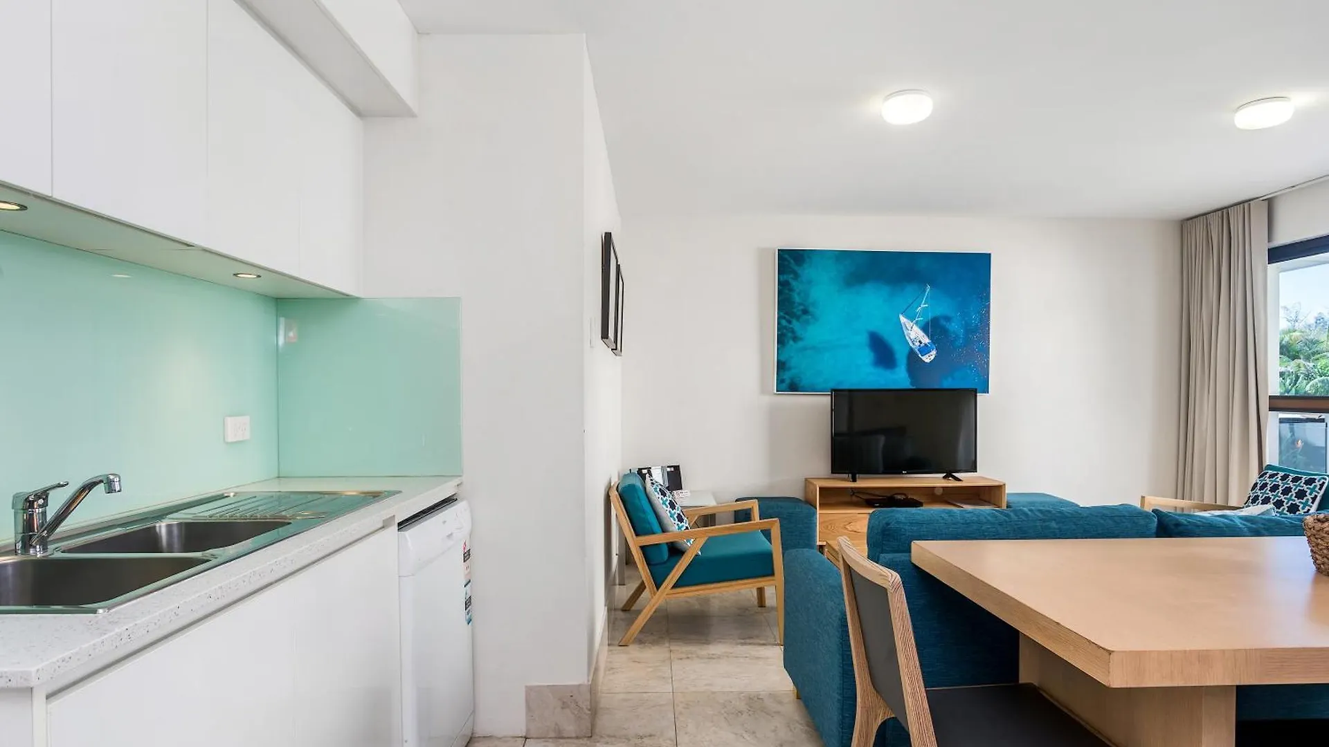شقة فندقية Bayview Beachfront Apartments, In Town Right On The خليج بيرون
