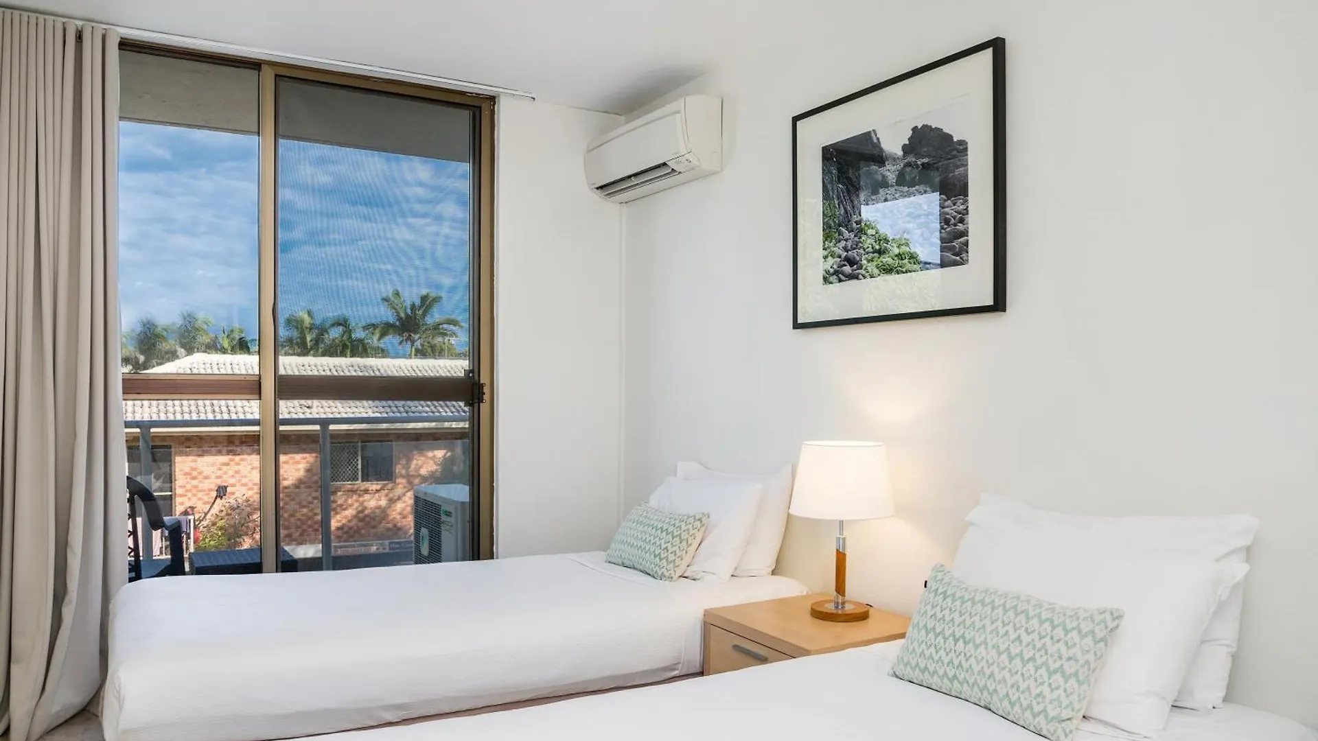 Bayview Beachfront Apartments, In Town Right On The 4* خليج بيرون