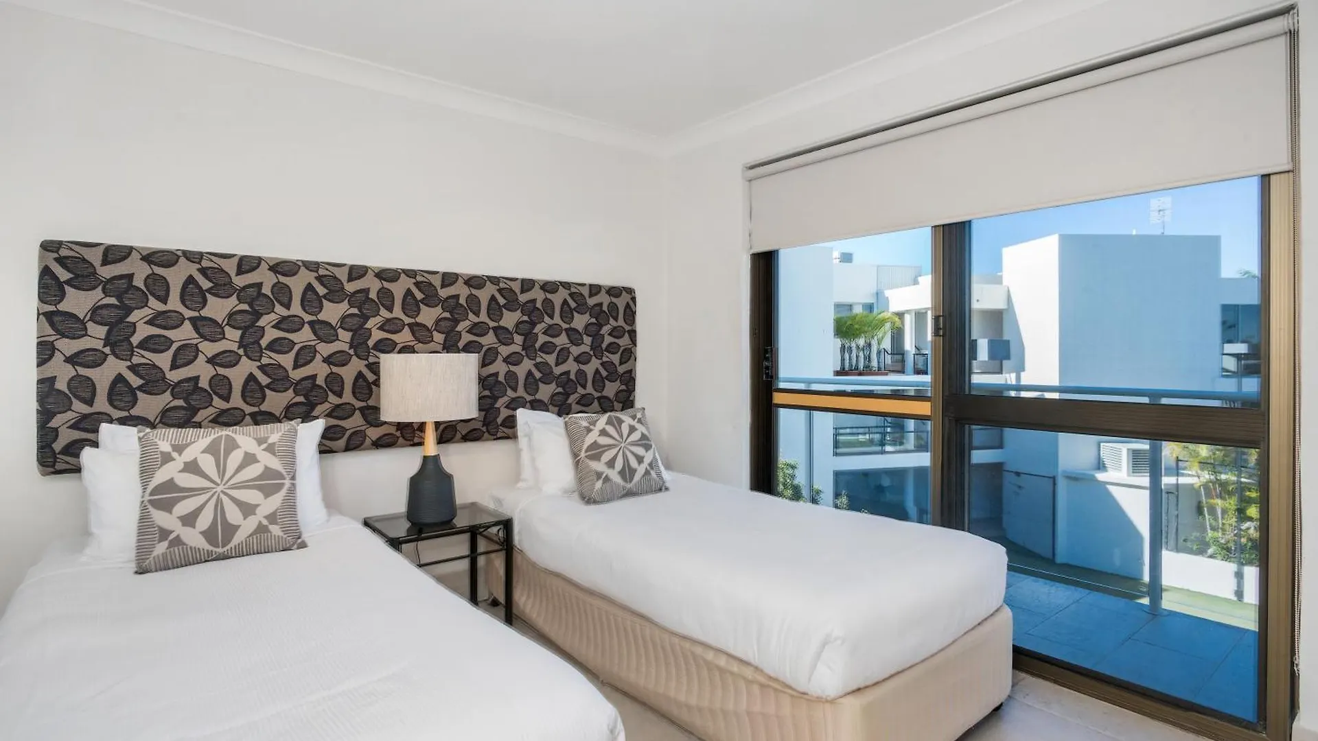 Bayview Beachfront Apartments, In Town Right On The شقة فندقية خليج بيرون