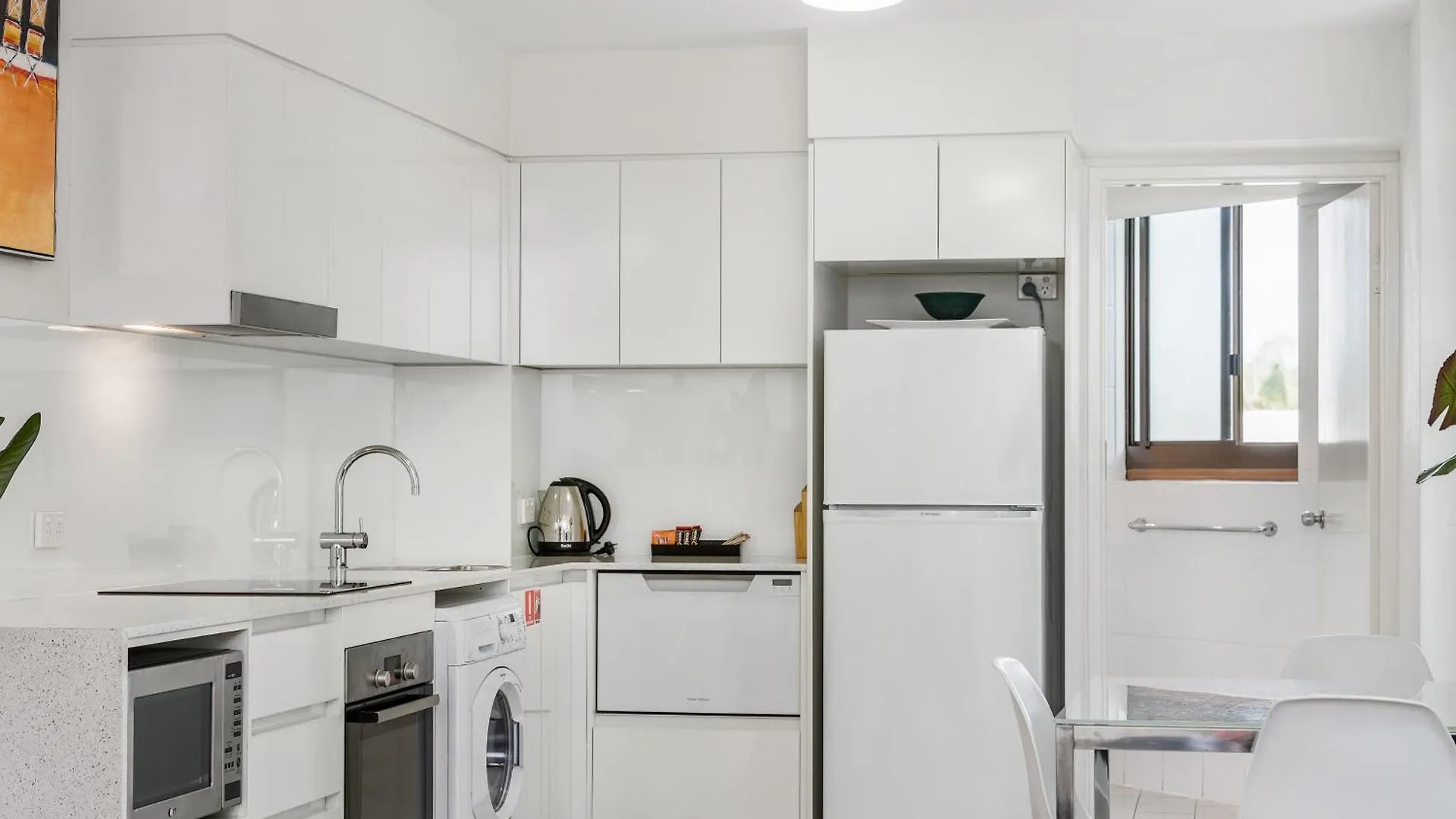 شقة فندقية Bayview Beachfront Apartments, In Town Right On The خليج بيرون