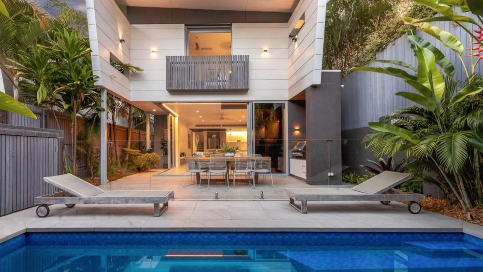 Kokos House 1 - Beachside Luxury With Pool Hébergement de vacances