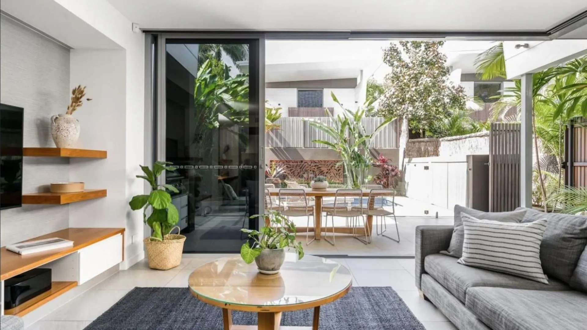 Kokos House 1 - Beachside Luxury With Pool * Byron Bay