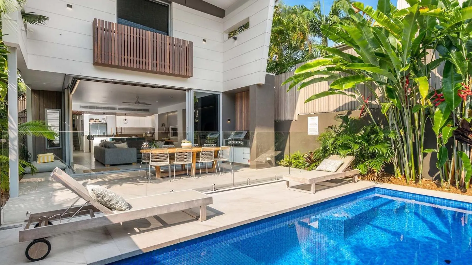 Kokos House 1 - Beachside Luxury With Pool Hébergement de vacances *
