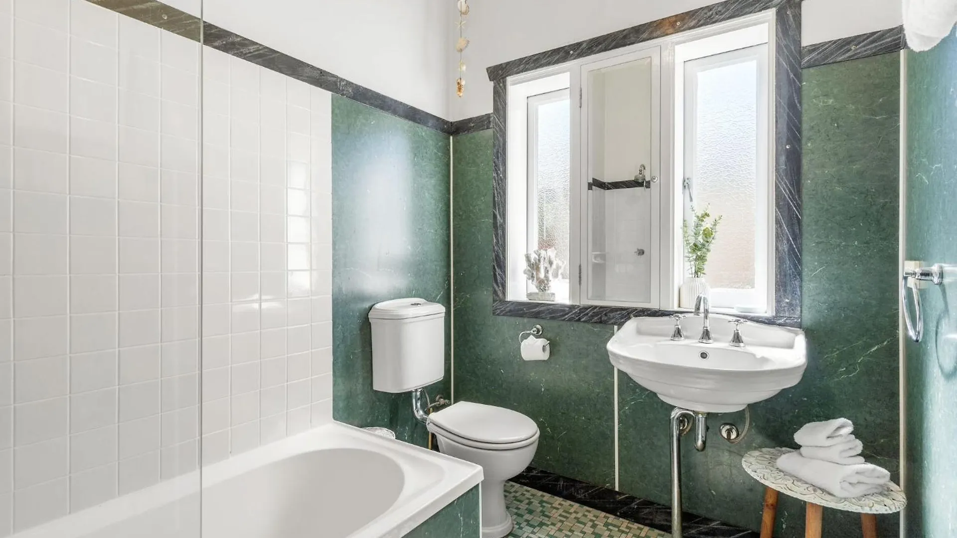 21 Carlyle Street -