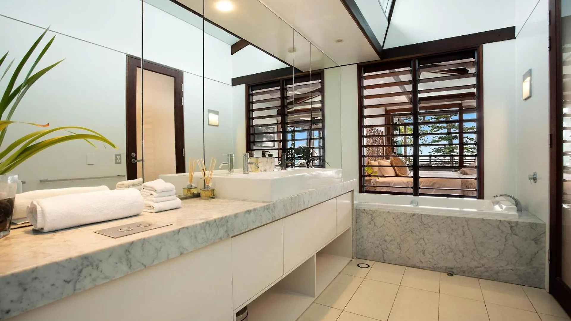 Luxury On The Bay - 2 X 3 Bedroom