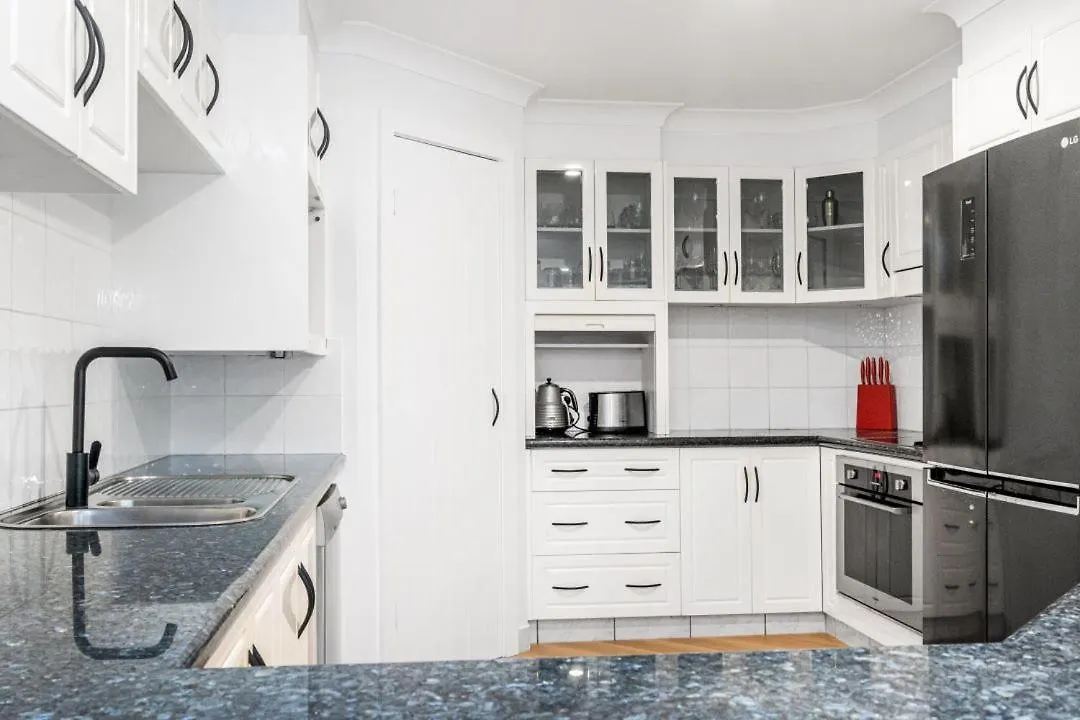 - Haven 5 - 5 84 Lawson St Daire Byron Bay