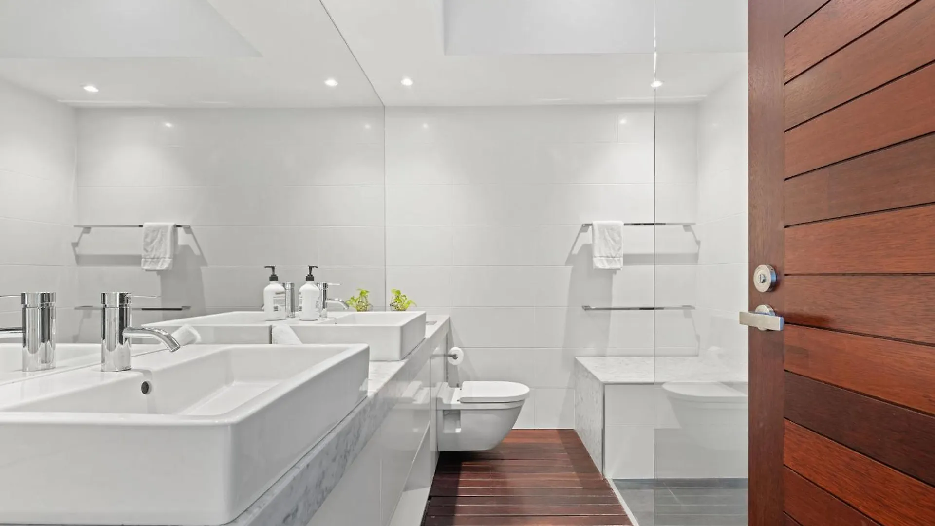 Luxury On The Bay - 2 X 3 Bedroom *