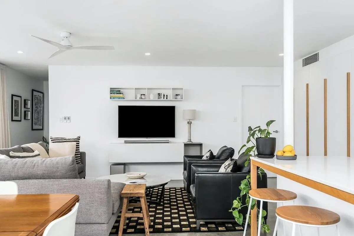 Sanctuary Spaces - Lomani Six *