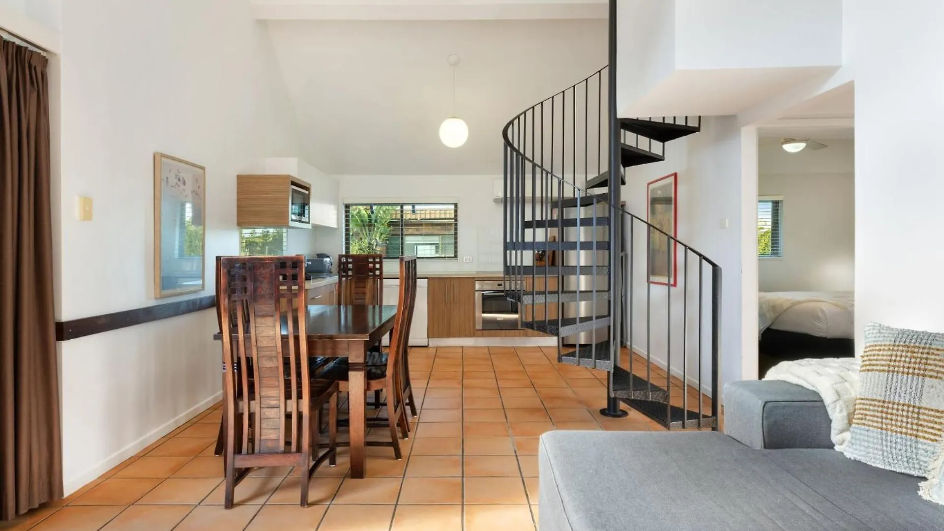Beachfront Loft 11