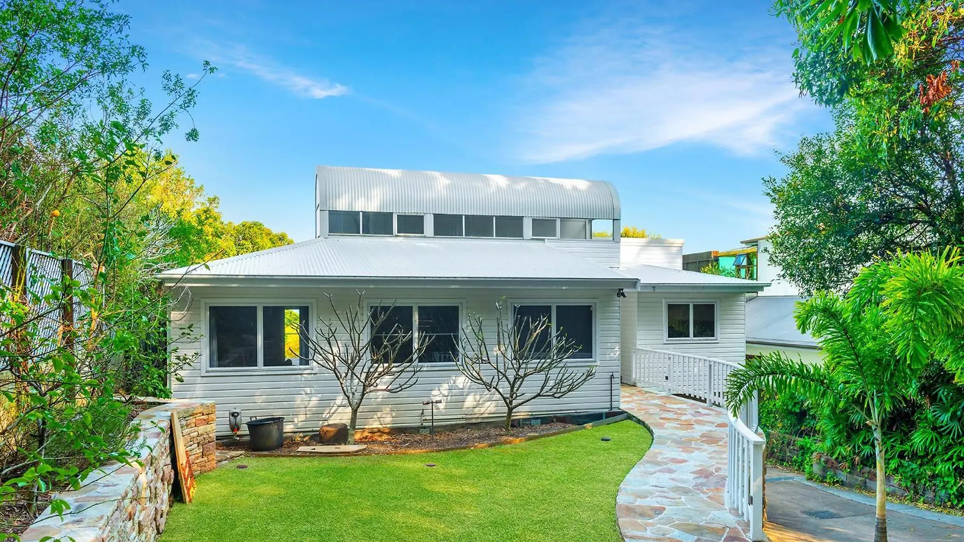 Fuller Holidays - Lee Lane House - Lighthouse Rd Byron * Byron Bay