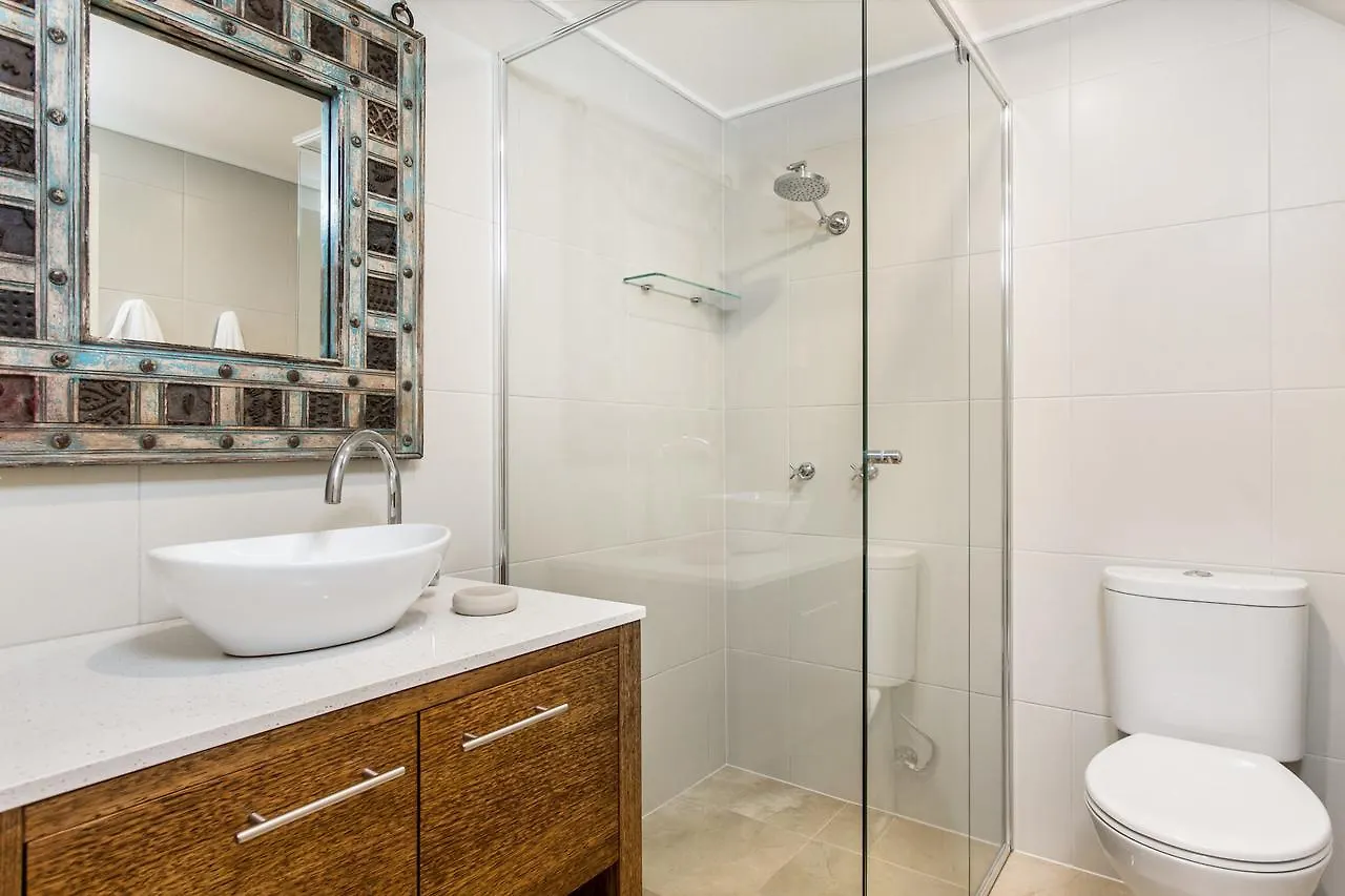 Unit 2 66 Lawson Street, - Koranba * خليج بيرون