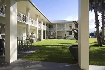 Friday On The Beach 4* Byron Bay