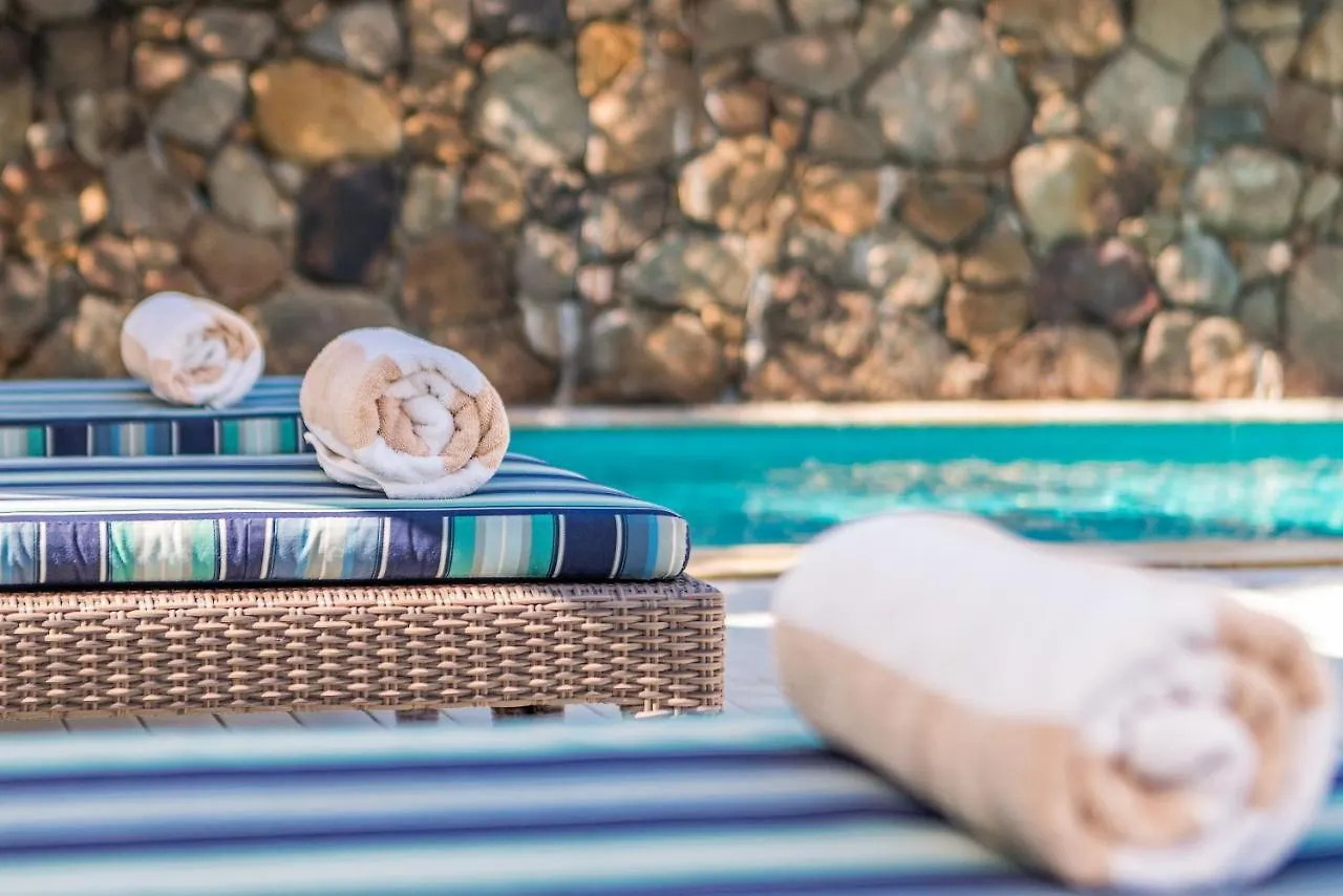شقة فندقية Bayview Beachfront Apartments, In Town Right On The خليج بيرون