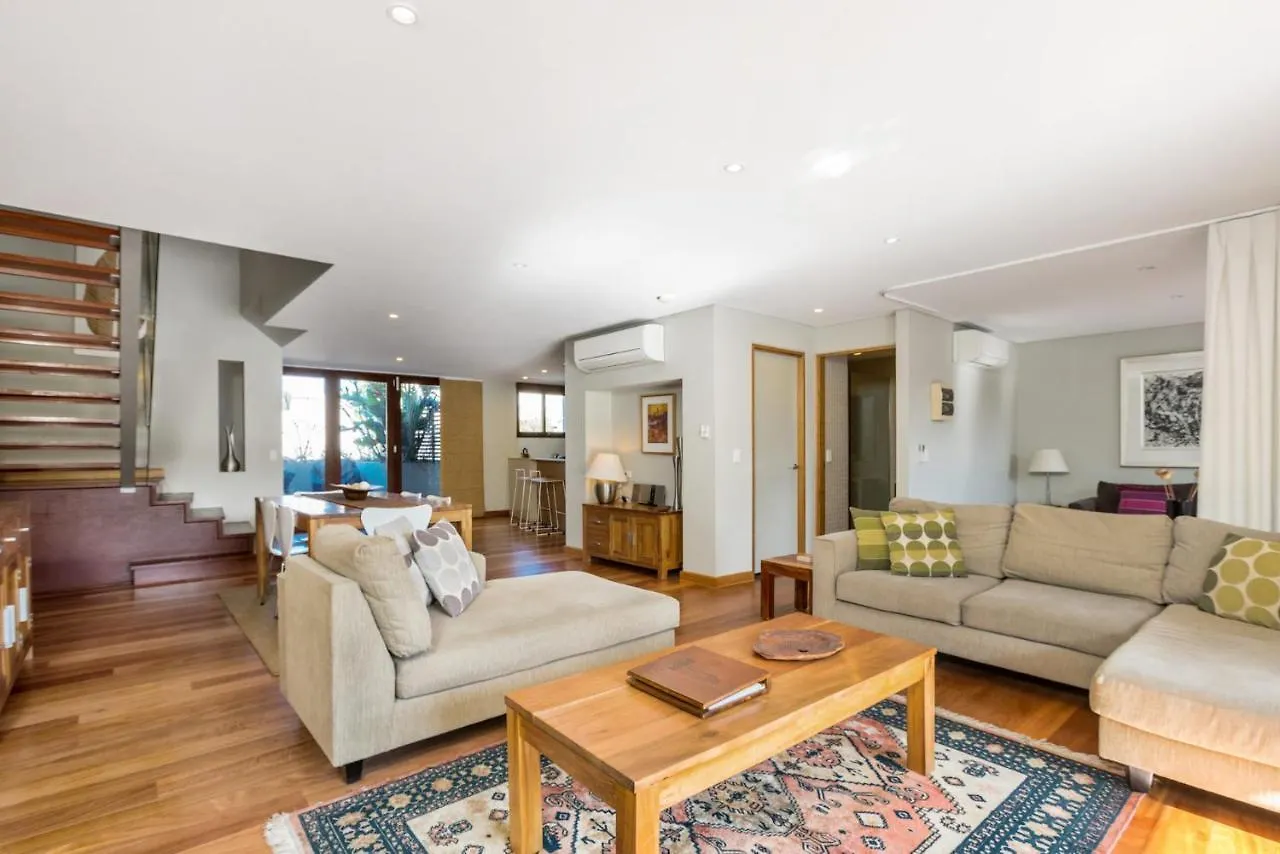 Unit 2 21-25 Fletcher Street - Casablanca At Bogarts * Byron Bay