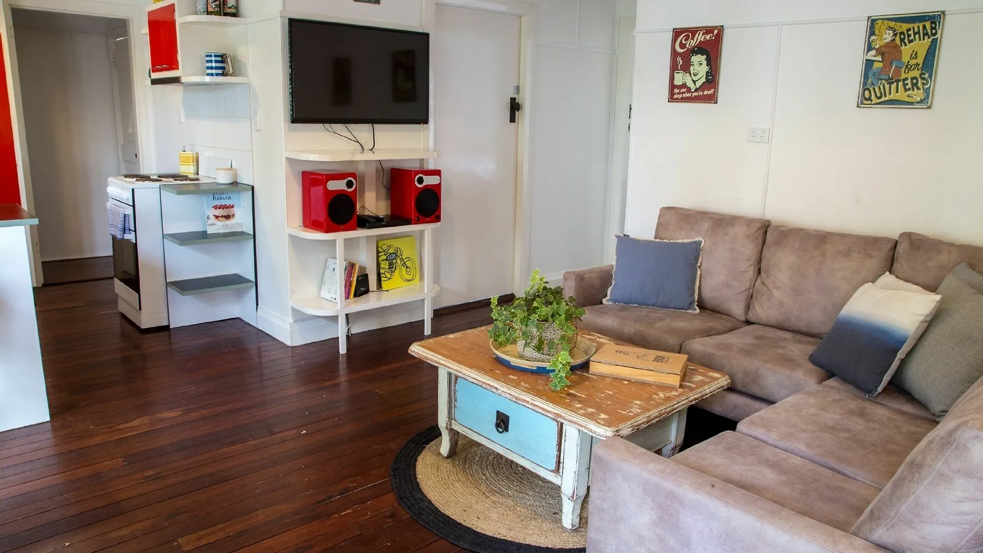 A Perfect - Frankie's House * Byron Bay