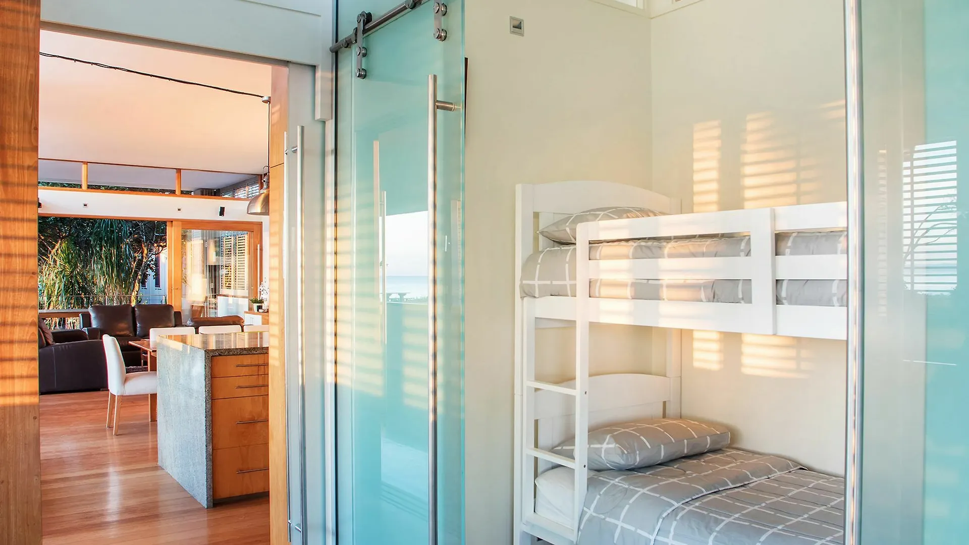 Beachfront Hideaway - Luxury Right On The Byron Bay