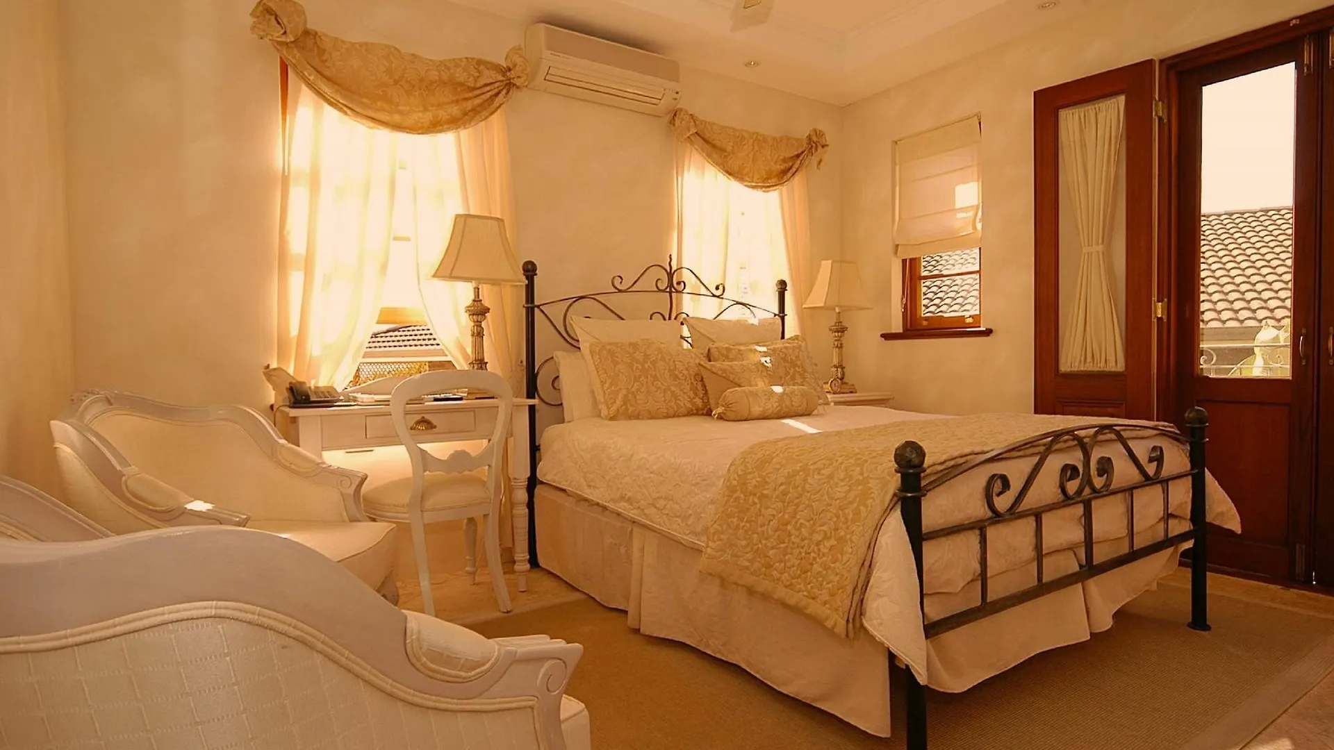 Hotel Victoria's At Wategos 5*