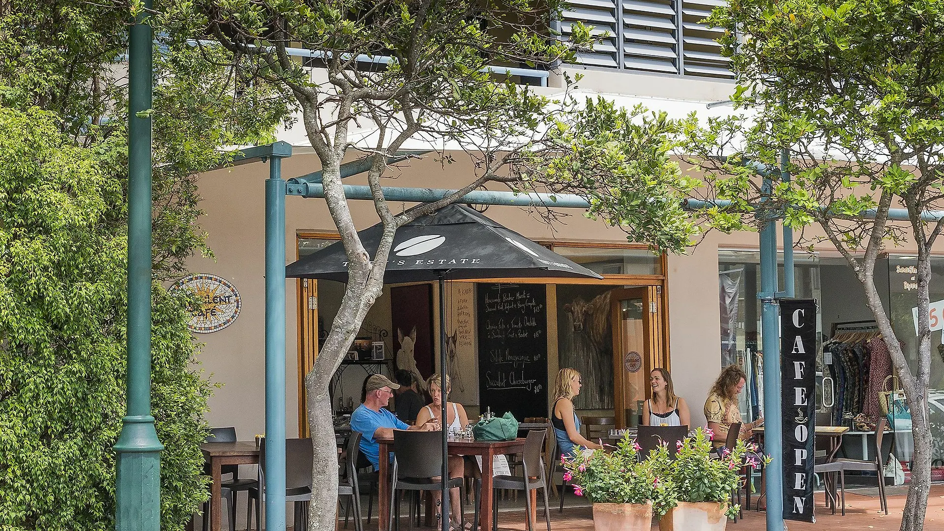 Ξενοδοχείο με διαμερίσματα Byron Quarter Μπάιρον Μπέι