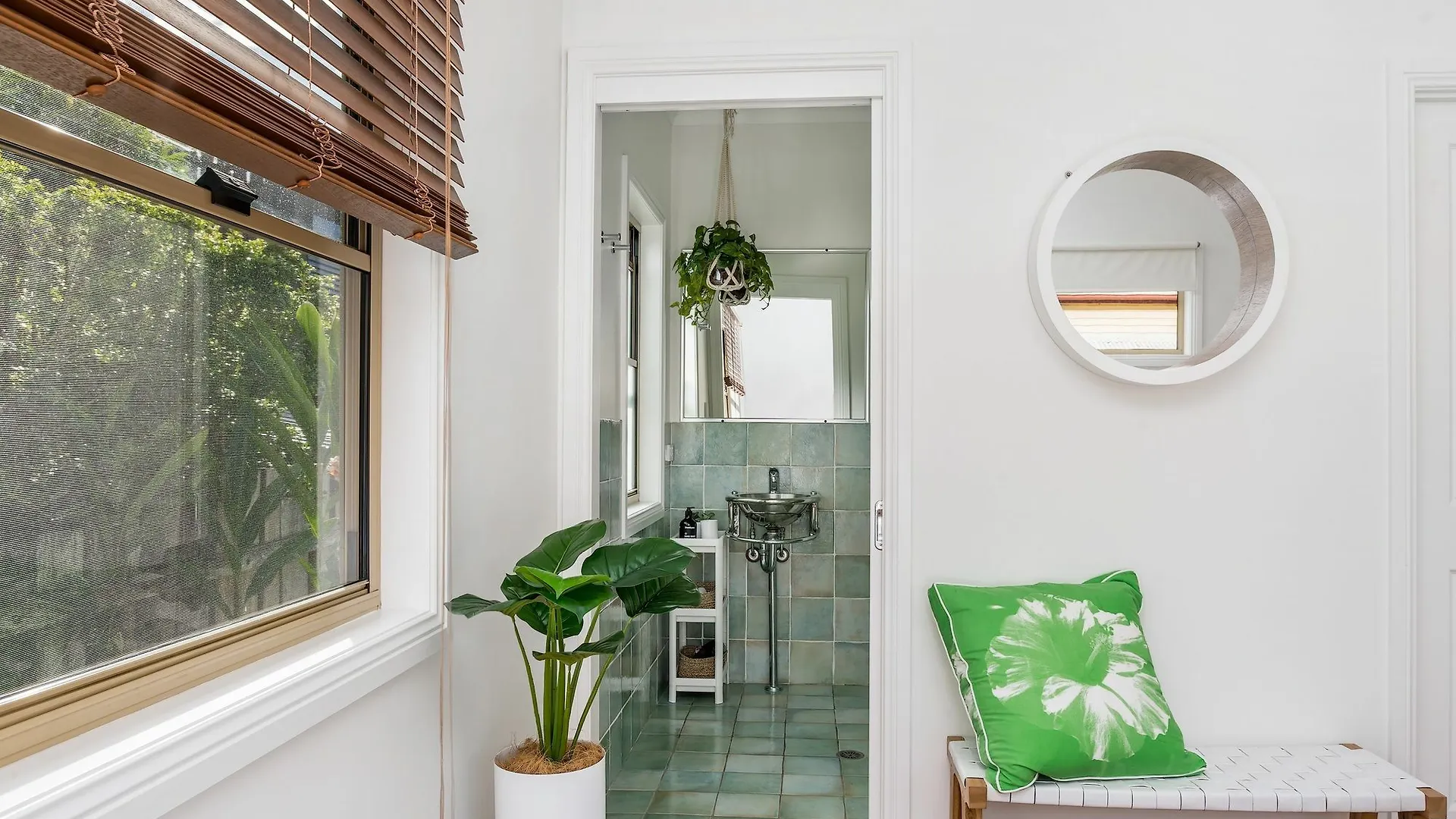 Barefoot Lane * Byron Bay